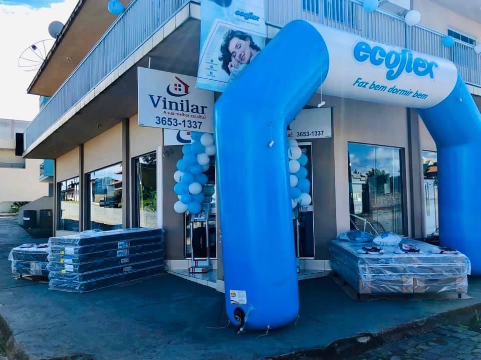 Fachada de esquina da matriz Vinilar, na Rua Mafra, em Papanduva